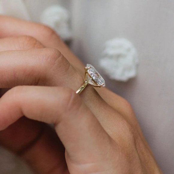 Certified 3.5 ct. t.w. Moissanite Diamond Oval Crushed Ice 10K Yellow Gold Ring - Picture 10 of 14